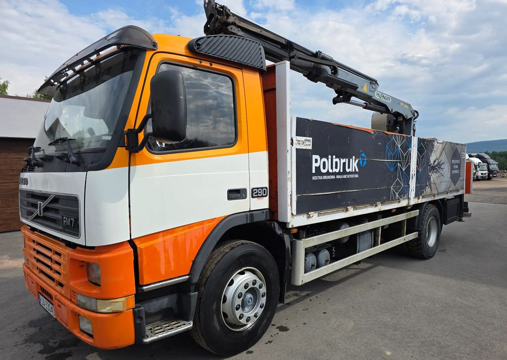 Volvo FM7 - Bortu kravas automašīna/ Platforma, Kravas auto ar manipulatoru: foto 1 Volvo FM7 - Bortu kravas automašīna/ Platforma, Kravas auto ar manipulatoru: foto 1