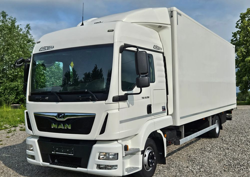 MAN TGL 12.250/KONTENER/IZOTERMA/WINDA/2019R/EURO 6/PEŁEN SERWIS/SPROWADZONY/ZADBANY/JAK NOWY/ KSIĄŻKA SERWISOWA/E6/17 PALET - Kravas automašīna ar slēgto virsbūvi: foto 1 MAN TGL 12.250/KONTENER/IZOTERMA/WINDA/2019R/EURO 6/PEŁEN SERWIS/SPROWADZONY/ZADBANY/JAK NOWY/ KSIĄŻKA SERWISOWA/E6/17 PALET - Kravas automašīna ar slēgto virsbūvi: foto 1