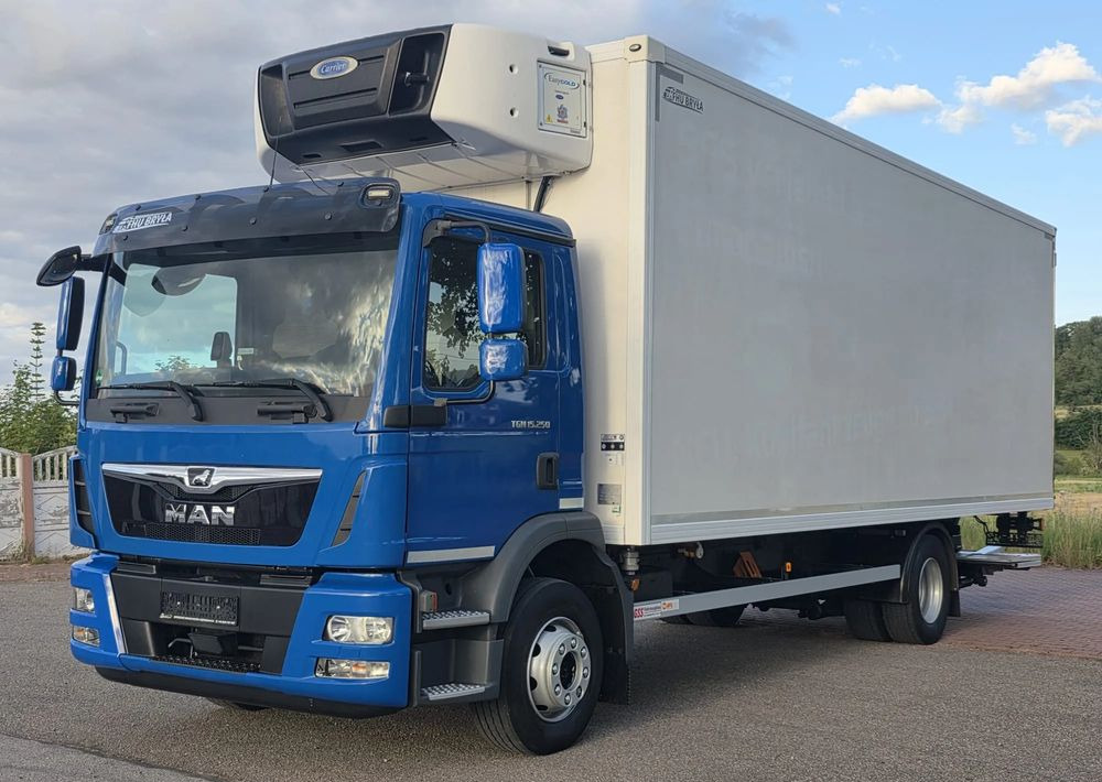 MAN TGM 15.250 / CHŁODNIA / WINDA / 2018 ROK / 230 TYŚ KM / BOCZNE DRZWI / AUTOMAT / SPROWADZONY / E6 / 18 EUROPALET/ - Kravas automašīna refrižerators: foto 1 MAN TGM 15.250 / CHŁODNIA / WINDA / 2018 ROK / 230 TYŚ KM / BOCZNE DRZWI / AUTOMAT / SPROWADZONY / E6 / 18 EUROPALET/ - Kravas automašīna refrižerators: foto 1