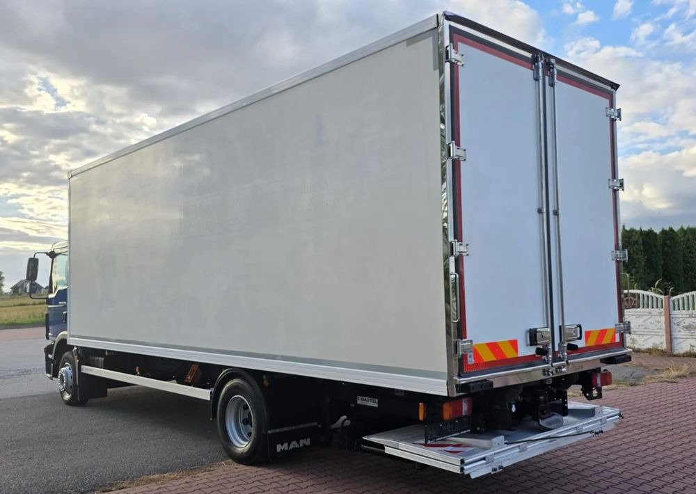 MAN TGM 15.250 / CHŁODNIA / WINDA / 2018 ROK / 230 TYŚ KM / BOCZNE DRZWI / AUTOMAT / SPROWADZONY / E6 / 18 EUROPALET/ - Kravas automašīna refrižerators: foto 3 MAN TGM 15.250 / CHŁODNIA / WINDA / 2018 ROK / 230 TYŚ KM / BOCZNE DRZWI / AUTOMAT / SPROWADZONY / E6 / 18 EUROPALET/ - Kravas automašīna refrižerators: foto 3