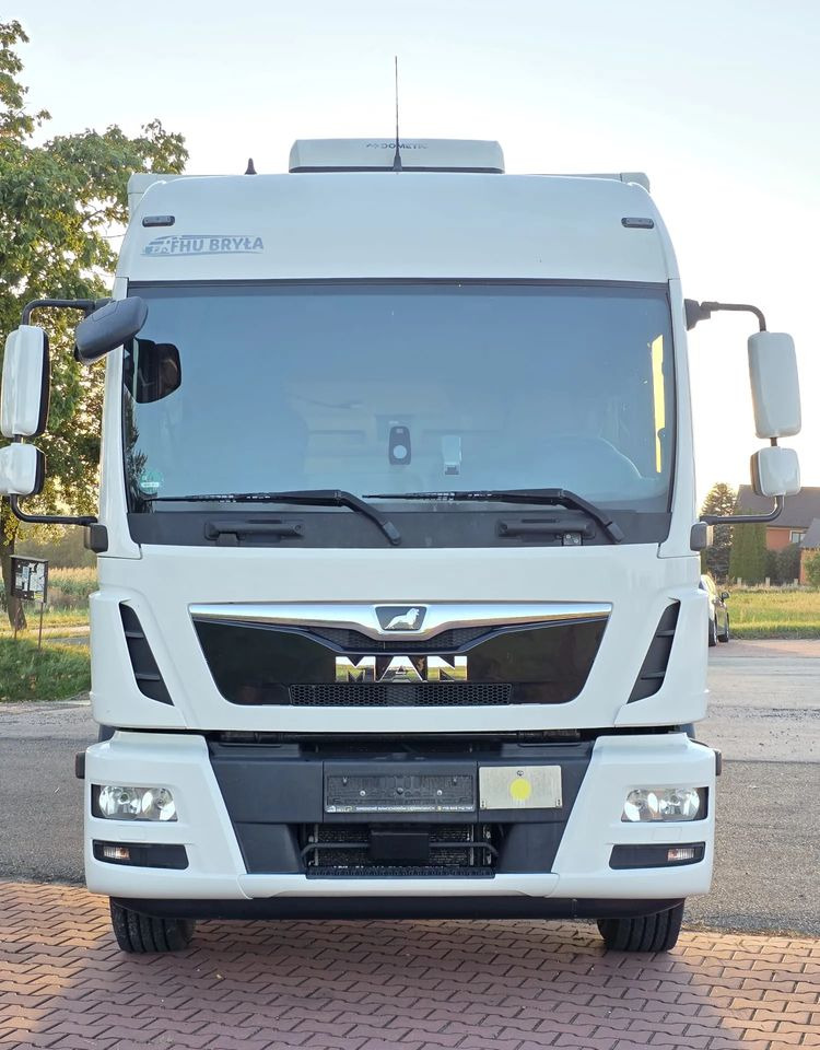 MAN TGM 15.290 / TGL / KONTENER / IZOTERMA / WINDA / KLIMA POSTOJOWA / 2019R / EURO 6 / PEŁEN SERWIS / 8200KG ŁADOWNOŚĆ / SPROWADZONY / ZADBANY / JAK NOWY / KSIĄŻKA SERWISOWA / E6 / 18 PALET - Kravas automašīna ar slēgto virsbūvi: foto 3 MAN TGM 15.290 / TGL / KONTENER / IZOTERMA / WINDA / KLIMA POSTOJOWA / 2019R / EURO 6 / PEŁEN SERWIS / 8200KG ŁADOWNOŚĆ / SPROWADZONY / ZADBANY / JAK NOWY / KSIĄŻKA SERWISOWA / E6 / 18 PALET - Kravas automašīna ar slēgto virsbūvi: foto 3