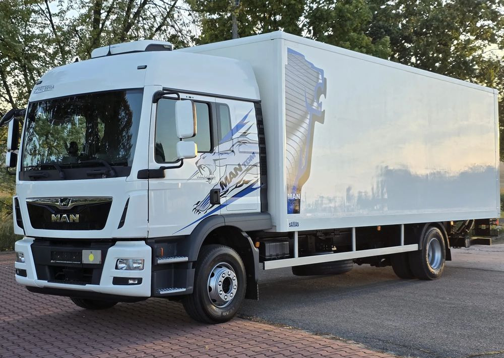 MAN TGM 15.290 / TGL / KONTENER / IZOTERMA / WINDA / KLIMA POSTOJOWA / 2019R / EURO 6 / PEŁEN SERWIS / 8200KG ŁADOWNOŚĆ / SPROWADZONY / ZADBANY / JAK NOWY / KSIĄŻKA SERWISOWA / E6 / 18 PALET - Kravas automašīna ar slēgto virsbūvi: foto 2 MAN TGM 15.290 / TGL / KONTENER / IZOTERMA / WINDA / KLIMA POSTOJOWA / 2019R / EURO 6 / PEŁEN SERWIS / 8200KG ŁADOWNOŚĆ / SPROWADZONY / ZADBANY / JAK NOWY / KSIĄŻKA SERWISOWA / E6 / 18 PALET - Kravas automašīna ar slēgto virsbūvi: foto 2