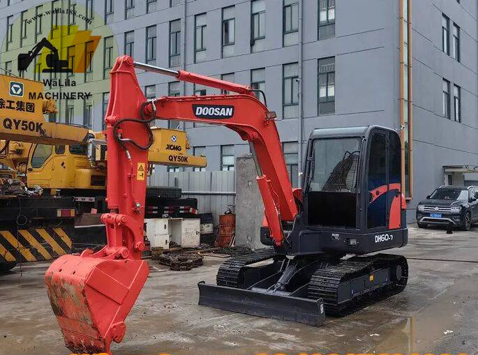 Doosan DH 60-7 - Mini-ekskavators: foto 1 Doosan DH 60-7 - Mini-ekskavators: foto 1