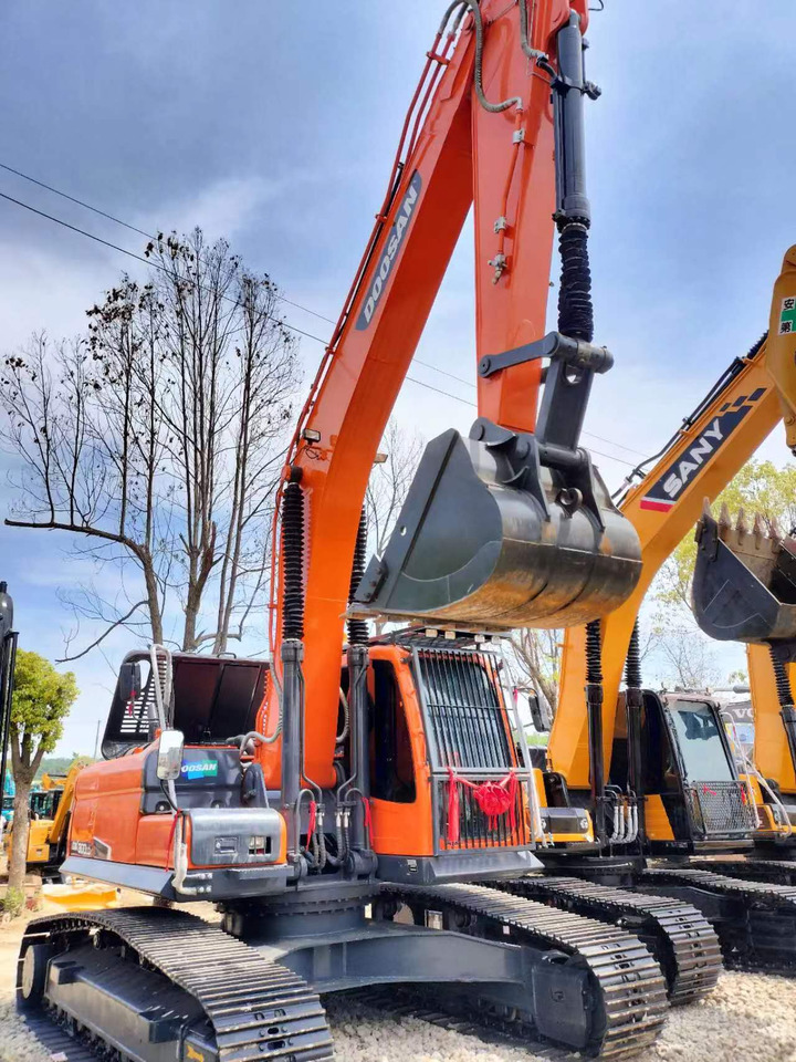 Doosan DX 300 Korea imports doosan DX300 - Kāpurķēžu ekskavators: foto 5 Doosan DX 300 Korea imports doosan DX300 - Kāpurķēžu ekskavators: foto 5