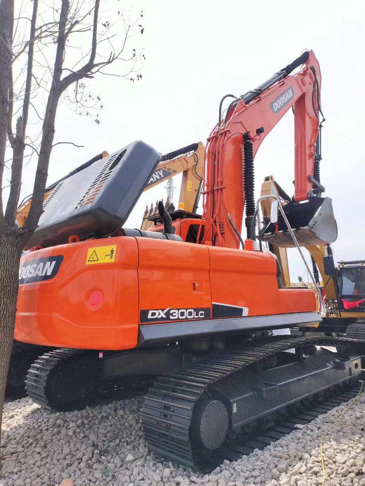 Doosan DX 300 Korea imports doosan DX300 - Kāpurķēžu ekskavators: foto 2 Doosan DX 300 Korea imports doosan DX300 - Kāpurķēžu ekskavators: foto 2