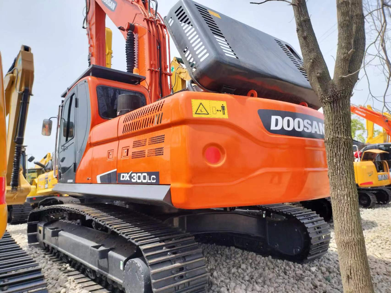Doosan DX 300 Korea imports doosan DX300 - Kāpurķēžu ekskavators: foto 1 Doosan DX 300 Korea imports doosan DX300 - Kāpurķēžu ekskavators: foto 1