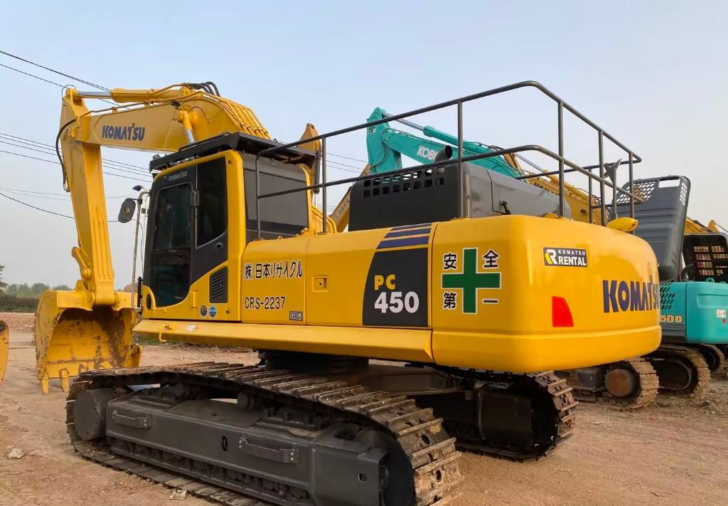 KOMATSU PC 450-8 - Kāpurķēžu ekskavators: foto 1 KOMATSU PC 450-8 - Kāpurķēžu ekskavators: foto 1