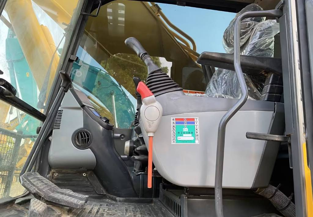 KOMATSU PC 450-8 - Kāpurķēžu ekskavators: foto 5 KOMATSU PC 450-8 - Kāpurķēžu ekskavators: foto 5