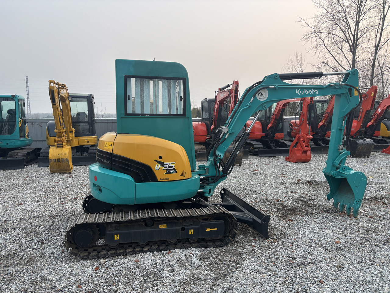 KUBOTA U35 - Mini-ekskavators: foto 1 KUBOTA U35 - Mini-ekskavators: foto 1