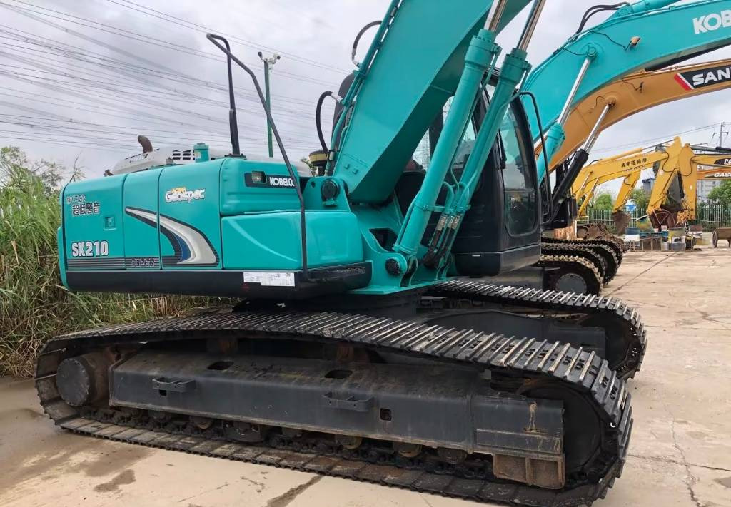 Kobelco SK 210-8 - Kāpurķēžu ekskavators: foto 4 Kobelco SK 210-8 - Kāpurķēžu ekskavators: foto 4