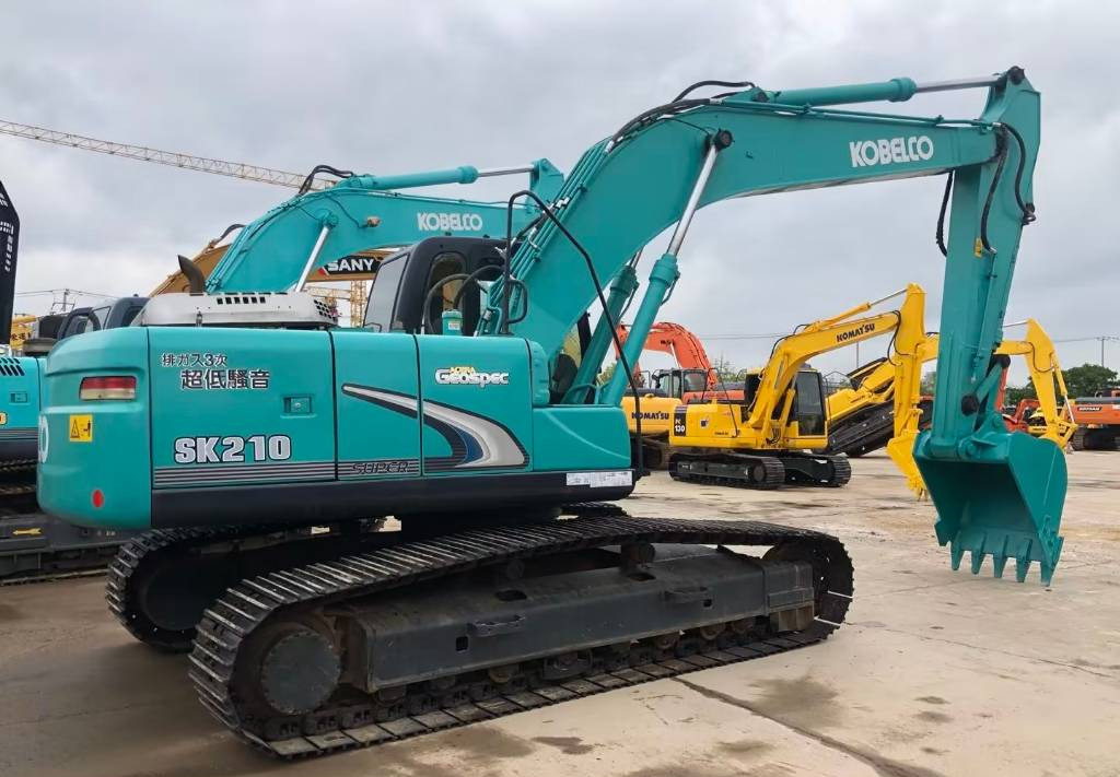 Kobelco SK 210-8 - Kāpurķēžu ekskavators: foto 1 Kobelco SK 210-8 - Kāpurķēžu ekskavators: foto 1