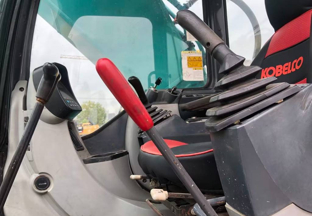 Kobelco SK 210-8 - Kāpurķēžu ekskavators: foto 5 Kobelco SK 210-8 - Kāpurķēžu ekskavators: foto 5