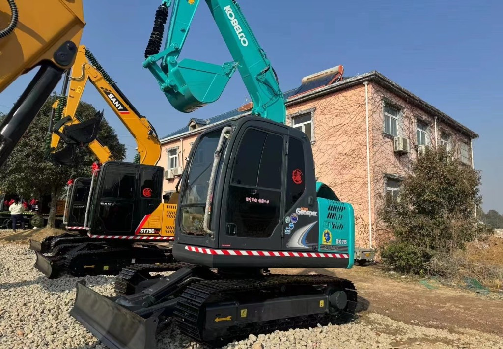 Kobelco SK 75 KOBELCO SK75-8 - Mini-ekskavators: foto 1 Kobelco SK 75 KOBELCO SK75-8 - Mini-ekskavators: foto 1