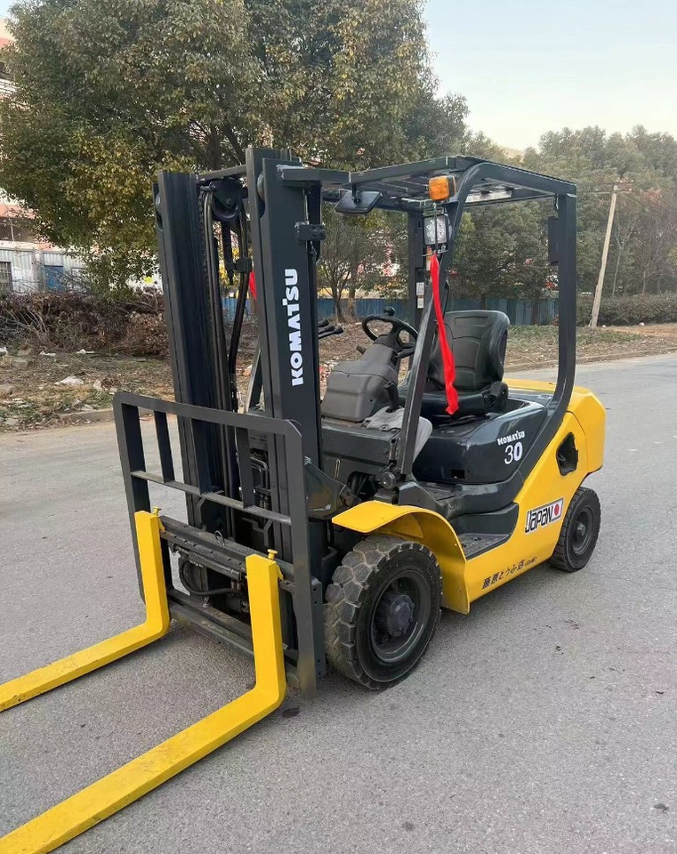 Komatsu 30 30 - Dīzeļiekrāvējs: foto 3 Komatsu 30 30 - Dīzeļiekrāvējs: foto 3