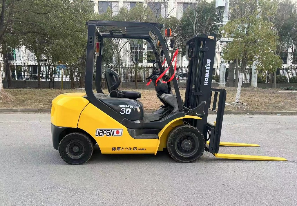 Komatsu 30 30 - Dīzeļiekrāvējs: foto 1 Komatsu 30 30 - Dīzeļiekrāvējs: foto 1