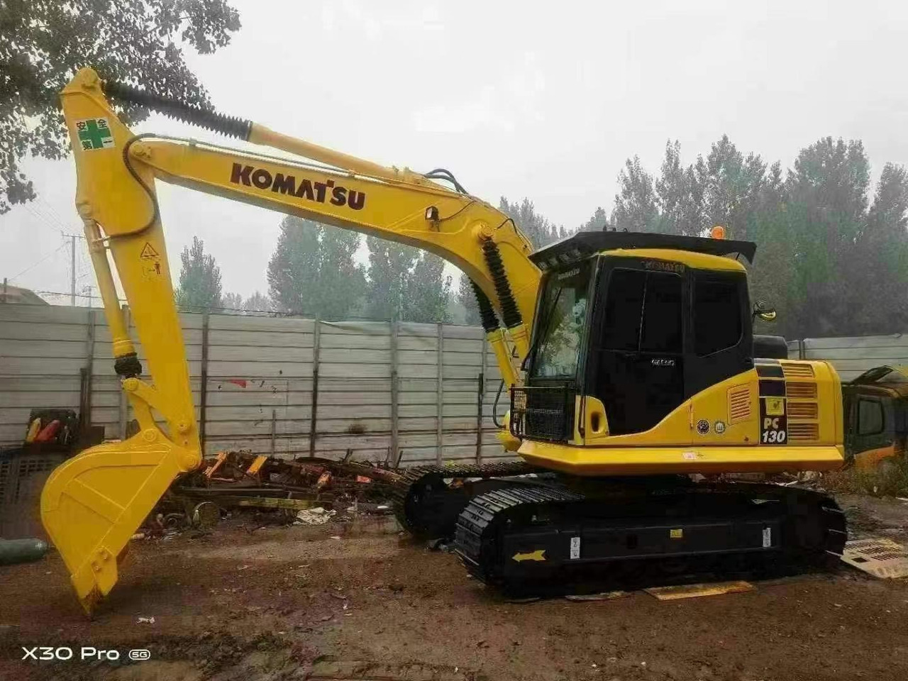 Komatsu PC 130-7 PC130 PC130-7 - Kāpurķēžu ekskavators: foto 1 Komatsu PC 130-7 PC130 PC130-7 - Kāpurķēžu ekskavators: foto 1