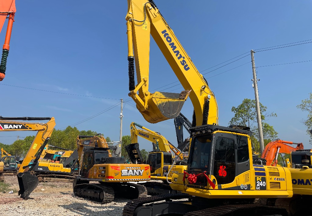 Komatsu PC 240 PC220 PC240-8 - Kāpurķēžu ekskavators: foto 4 Komatsu PC 240 PC220 PC240-8 - Kāpurķēžu ekskavators: foto 4