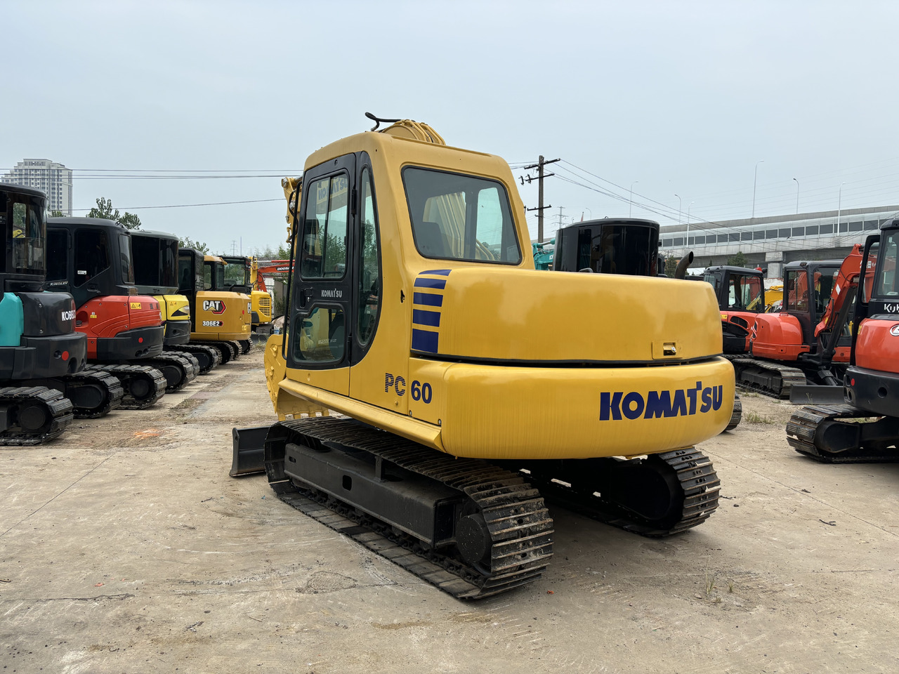 Komatsu PC 60-7 - Mini-ekskavators: foto 3 Komatsu PC 60-7 - Mini-ekskavators: foto 3