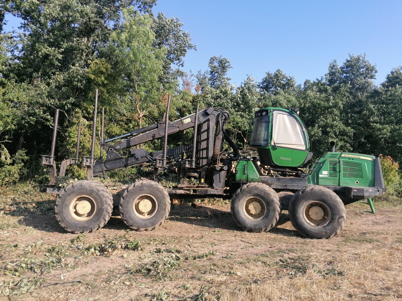 JOHN DEERE 1910E - Forvarders: foto 1 JOHN DEERE 1910E - Forvarders: foto 1
