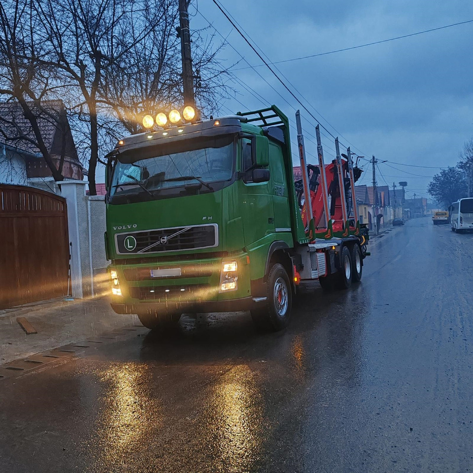 VOLVO FH12 - Kokvedējs, Kravas auto ar manipulatoru: foto 2 VOLVO FH12 - Kokvedējs, Kravas auto ar manipulatoru: foto 2