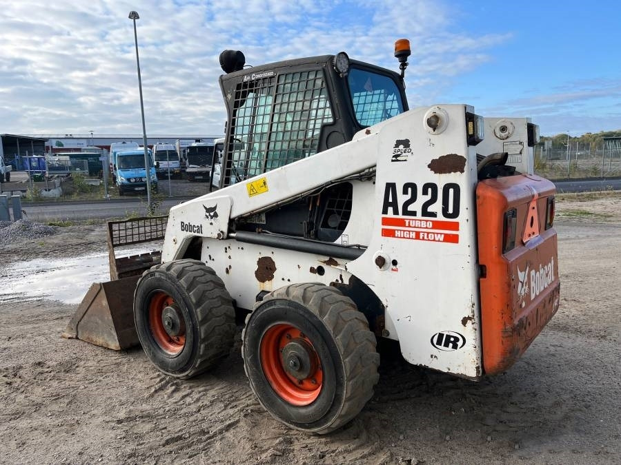 Bobcat A 220  - Kompaktiekrāvējs: foto 4 Bobcat A 220  - Kompaktiekrāvējs: foto 4