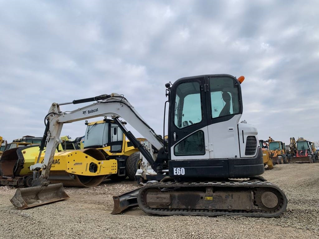 Bobcat E 60 - Mini-ekskavators: foto 2 Bobcat E 60 - Mini-ekskavators: foto 2