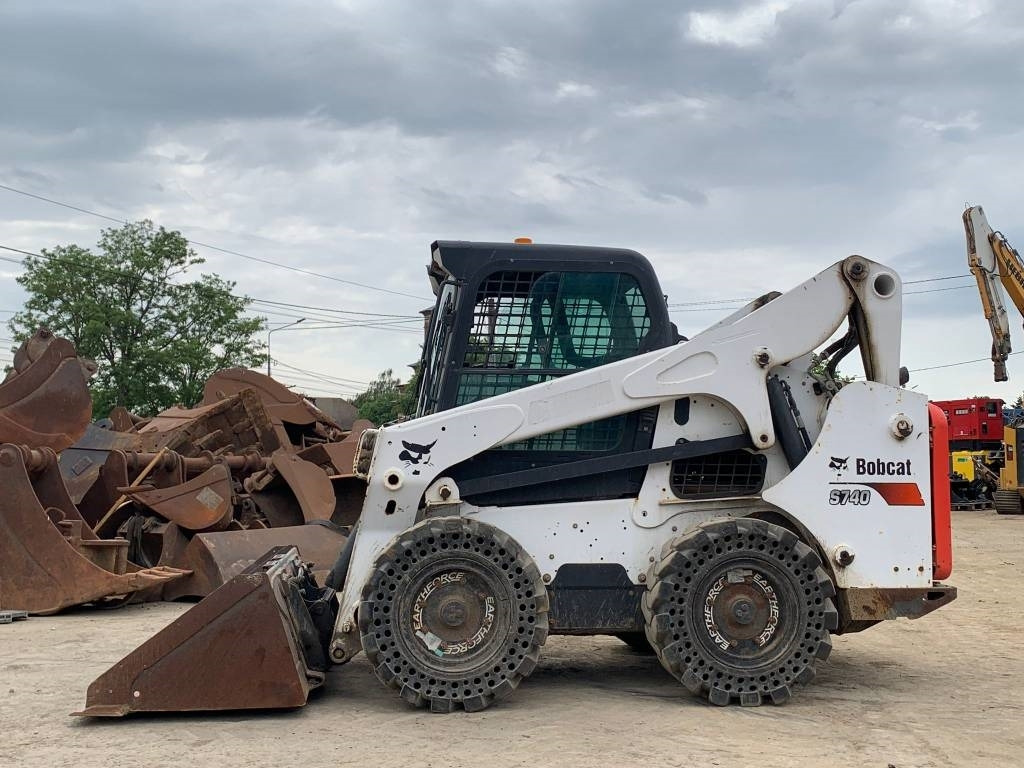 Bobcat S 740 - Kompaktiekrāvējs: foto 2 Bobcat S 740 - Kompaktiekrāvējs: foto 2