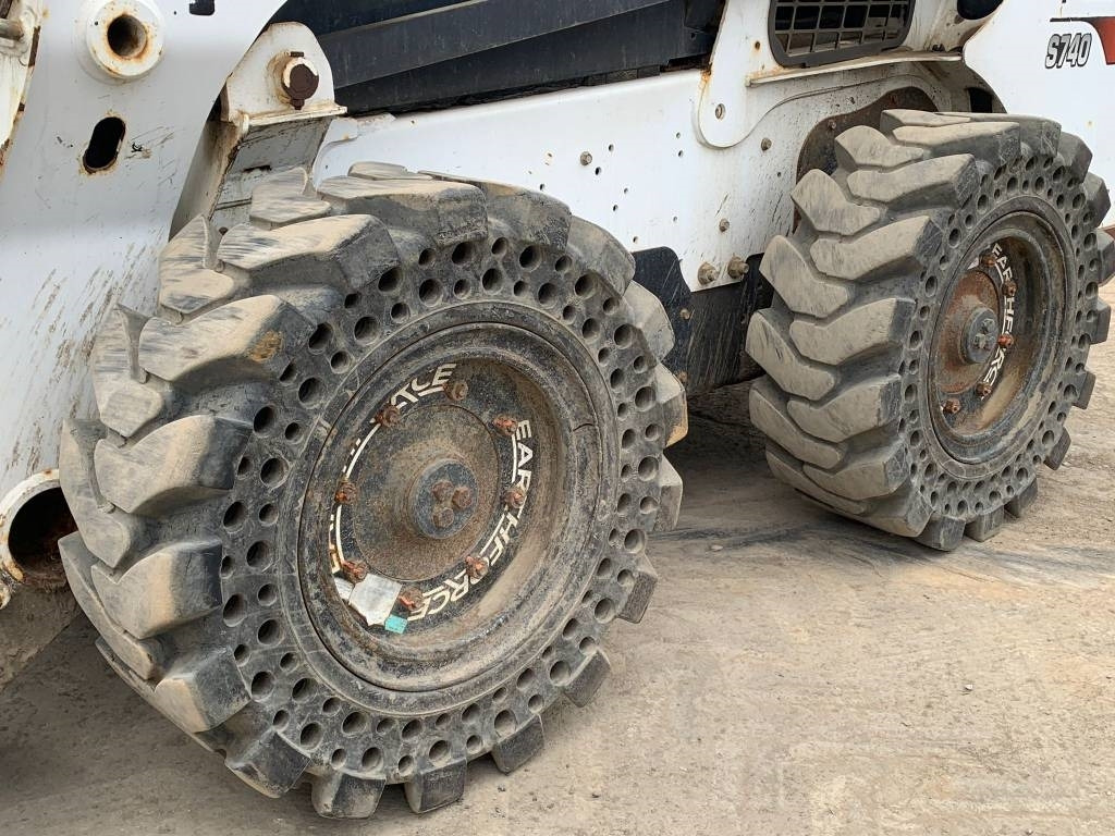 Bobcat S 740 - Kompaktiekrāvējs: foto 4 Bobcat S 740 - Kompaktiekrāvējs: foto 4