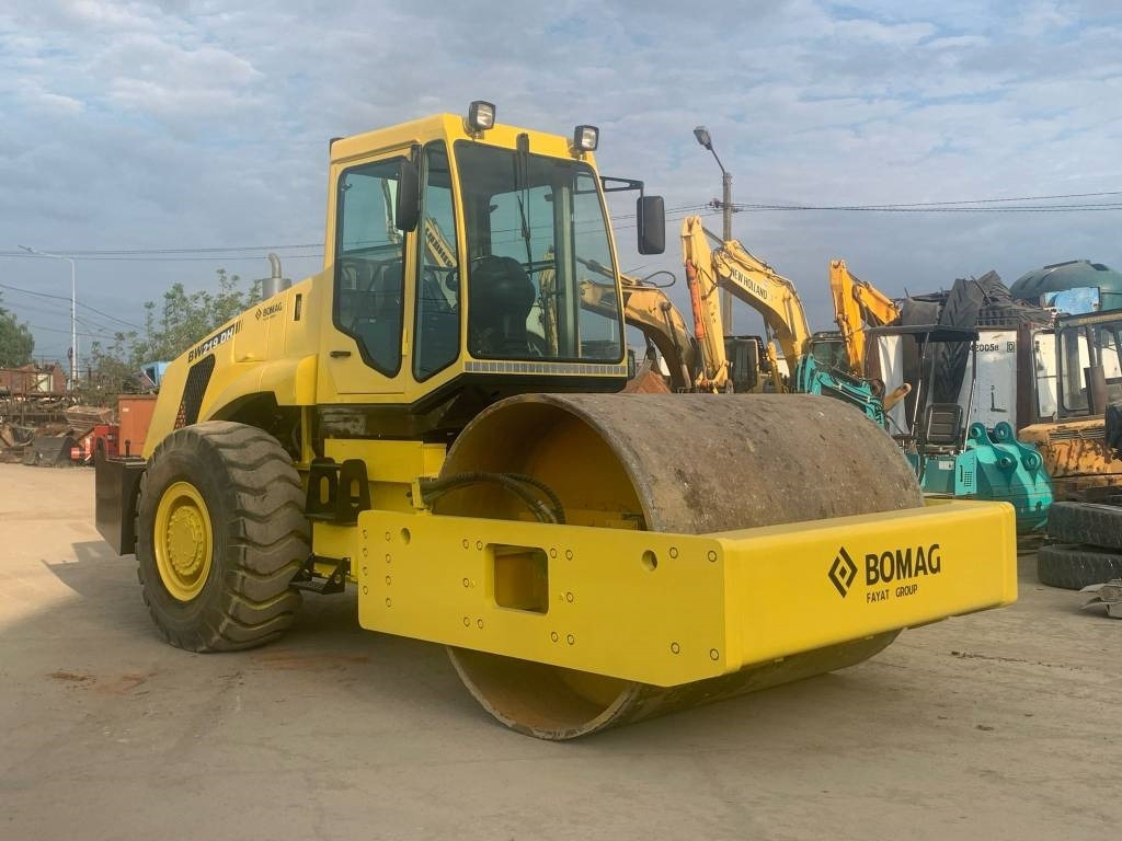 Bomag Shantui BW219DH - Vibrorullis: foto 1 Bomag Shantui BW219DH - Vibrorullis: foto 1