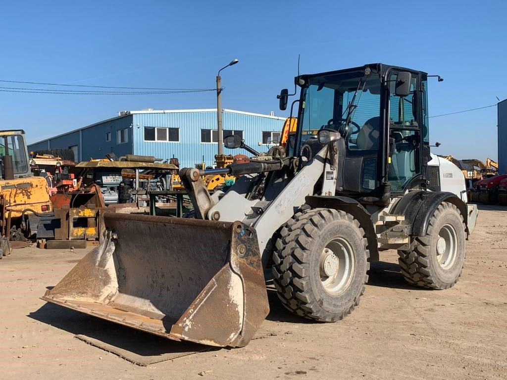 CAT 908H - Riteņu iekrāvējs: foto 1 CAT 908H - Riteņu iekrāvējs: foto 1