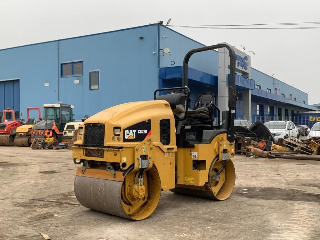 CAT CB 22B - Ceļu veltnis: foto 1 CAT CB 22B - Ceļu veltnis: foto 1