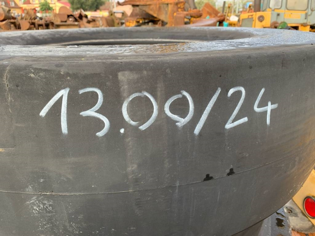 Dunlop 13.00.24 WHEELED COMPACTOR TYRES - Riepa - Celtniecības tehnika: foto 3 Dunlop 13.00.24 WHEELED COMPACTOR TYRES - Riepa - Celtniecības tehnika: foto 3