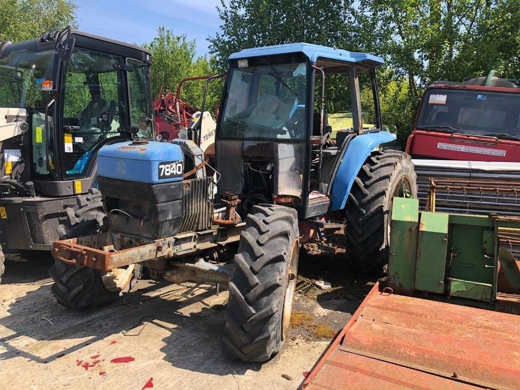 Ford / New Holland For parts 7840 - Traktors: foto 1 Ford / New Holland For parts 7840 - Traktors: foto 1