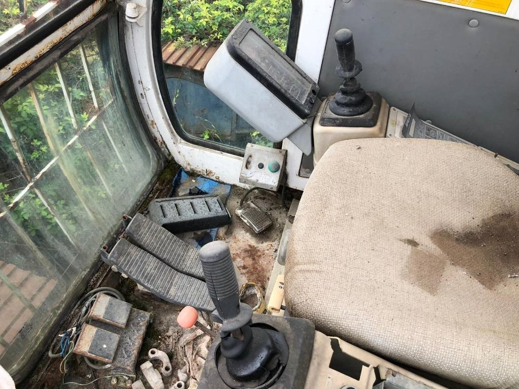 Halla Hitachi HE 280 ICE - Kāpurķēžu ekskavators: foto 5 Halla Hitachi HE 280 ICE - Kāpurķēžu ekskavators: foto 5