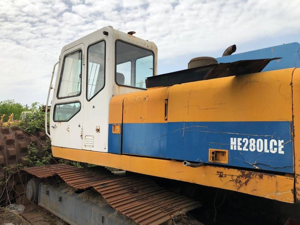 Halla Hitachi HE 280 ICE - Kāpurķēžu ekskavators: foto 2 Halla Hitachi HE 280 ICE - Kāpurķēžu ekskavators: foto 2