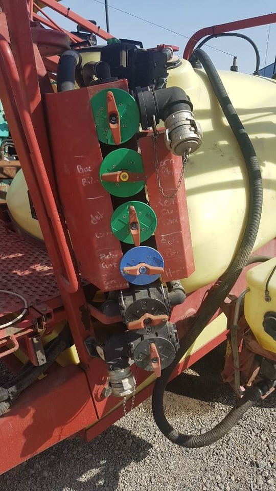 Hardi Commander 2200 - Piekabināmais miglotājs: foto 4 Hardi Commander 2200 - Piekabināmais miglotājs: foto 4