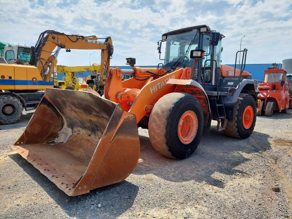 Hitachi ZW250 - Riteņu iekrāvējs: foto 2 Hitachi ZW250 - Riteņu iekrāvējs: foto 2