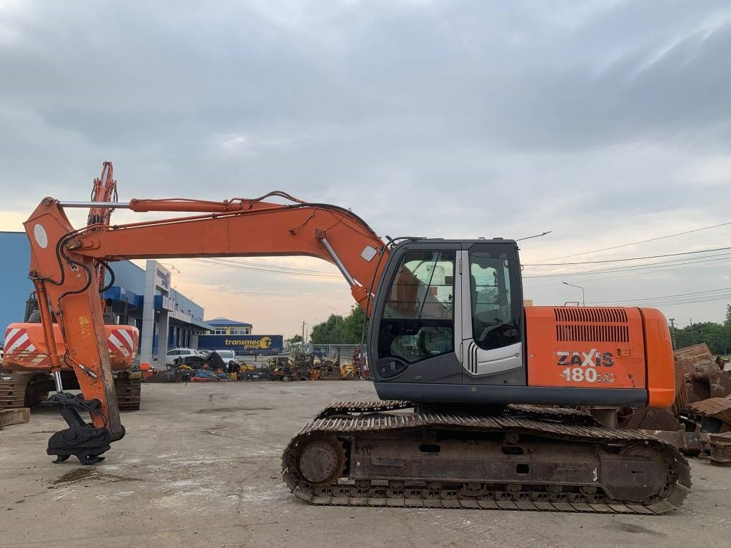 Hitachi ZX 180 LC-3 - Kāpurķēžu ekskavators: foto 2 Hitachi ZX 180 LC-3 - Kāpurķēžu ekskavators: foto 2