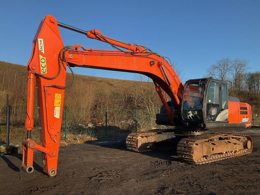 Hitachi ZX 250 LC-6 - Kāpurķēžu ekskavators: foto 1 Hitachi ZX 250 LC-6 - Kāpurķēžu ekskavators: foto 1