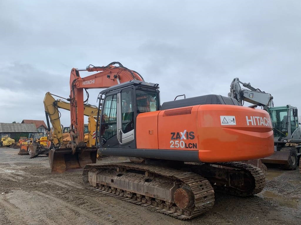 Hitachi ZX 250 LC N-3 - Kāpurķēžu ekskavators: foto 3 Hitachi ZX 250 LC N-3 - Kāpurķēžu ekskavators: foto 3