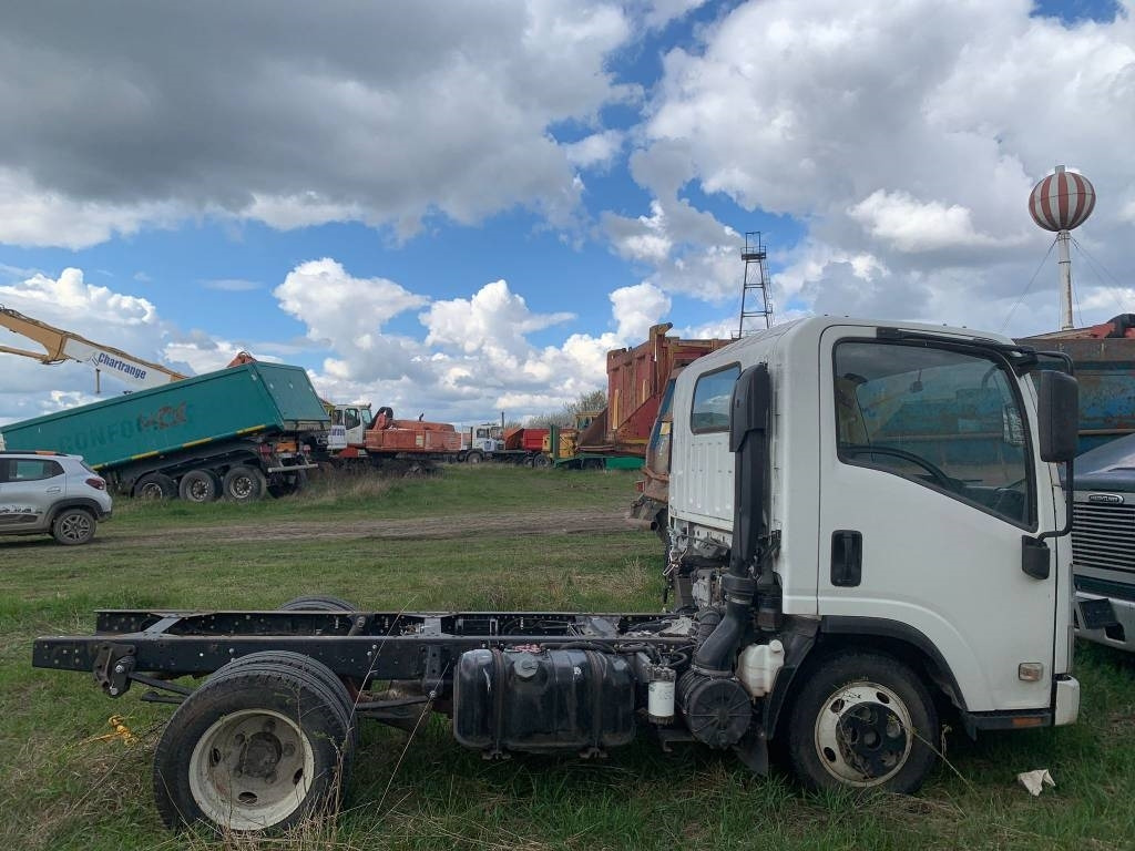 Šasija kravas automašīna Isuzu FOR PARTS: foto 6