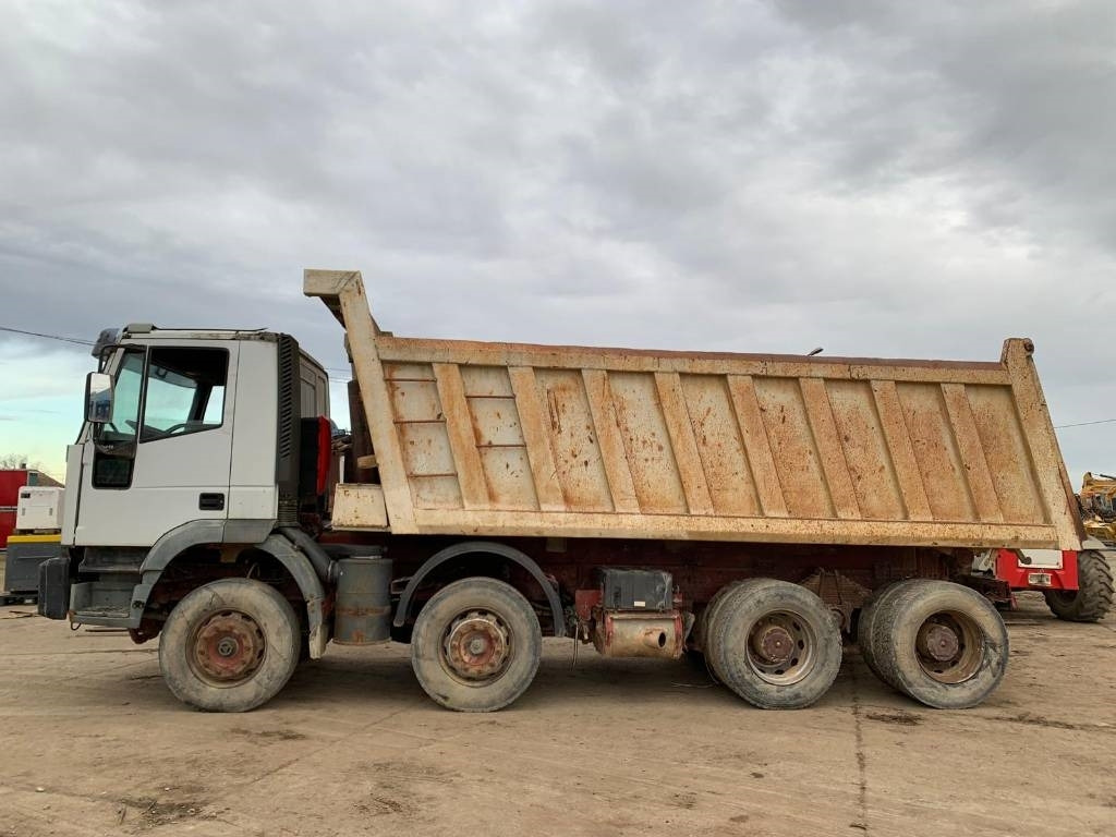 Iveco Eurotech - Kravas automašīna pašizgāzējs: foto 2 Iveco Eurotech - Kravas automašīna pašizgāzējs: foto 2