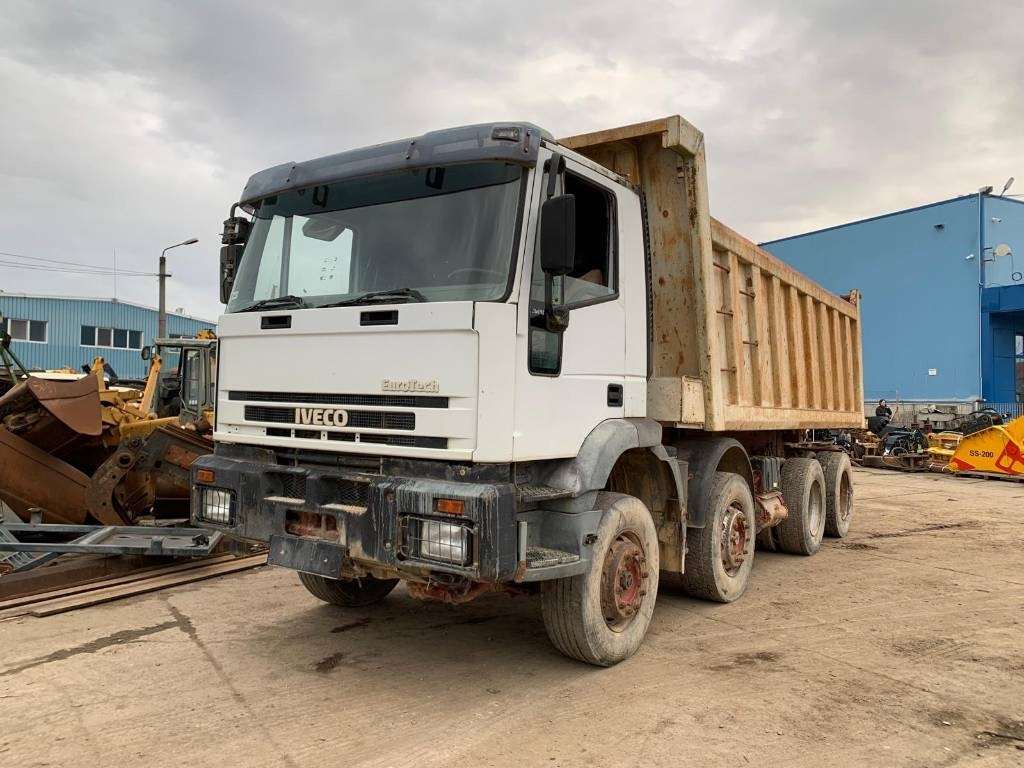 Iveco Eurotech - Kravas automašīna pašizgāzējs: foto 1 Iveco Eurotech - Kravas automašīna pašizgāzējs: foto 1