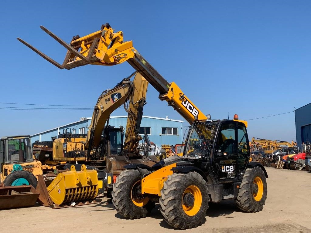 JCB 531-70 - Teleskopiskais iekrāvējs: foto 1 JCB 531-70 - Teleskopiskais iekrāvējs: foto 1