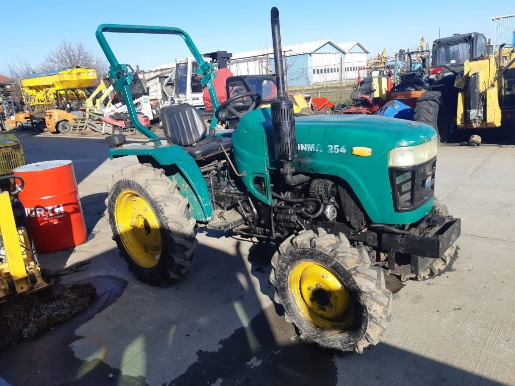 Jinma 254 - Traktors: foto 2 Jinma 254 - Traktors: foto 2