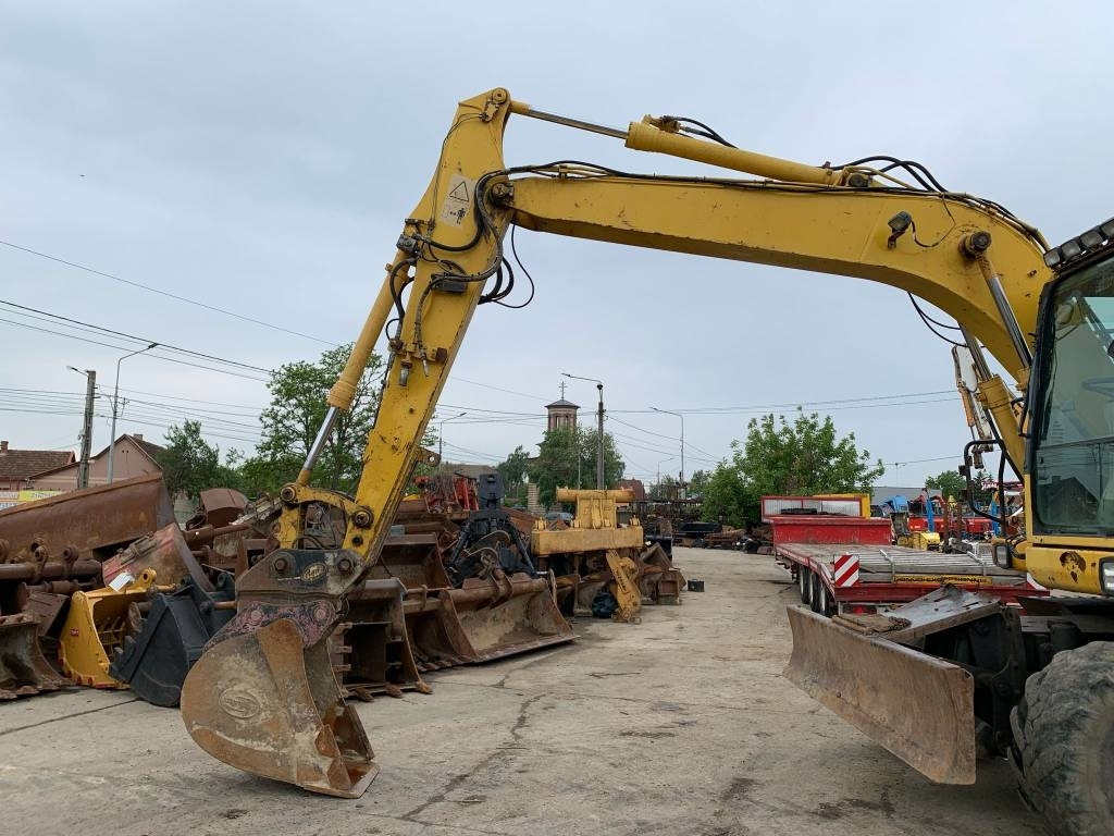Komatsu PW 140-7 - Riteņu ekskavators: foto 4 Komatsu PW 140-7 - Riteņu ekskavators: foto 4