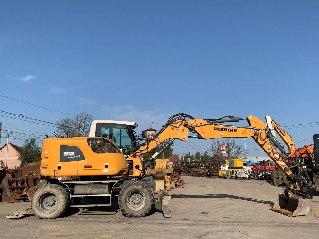 Liebherr A912 Compact+Engcon Rototilt - Riteņu ekskavators: foto 3 Liebherr A912 Compact+Engcon Rototilt - Riteņu ekskavators: foto 3