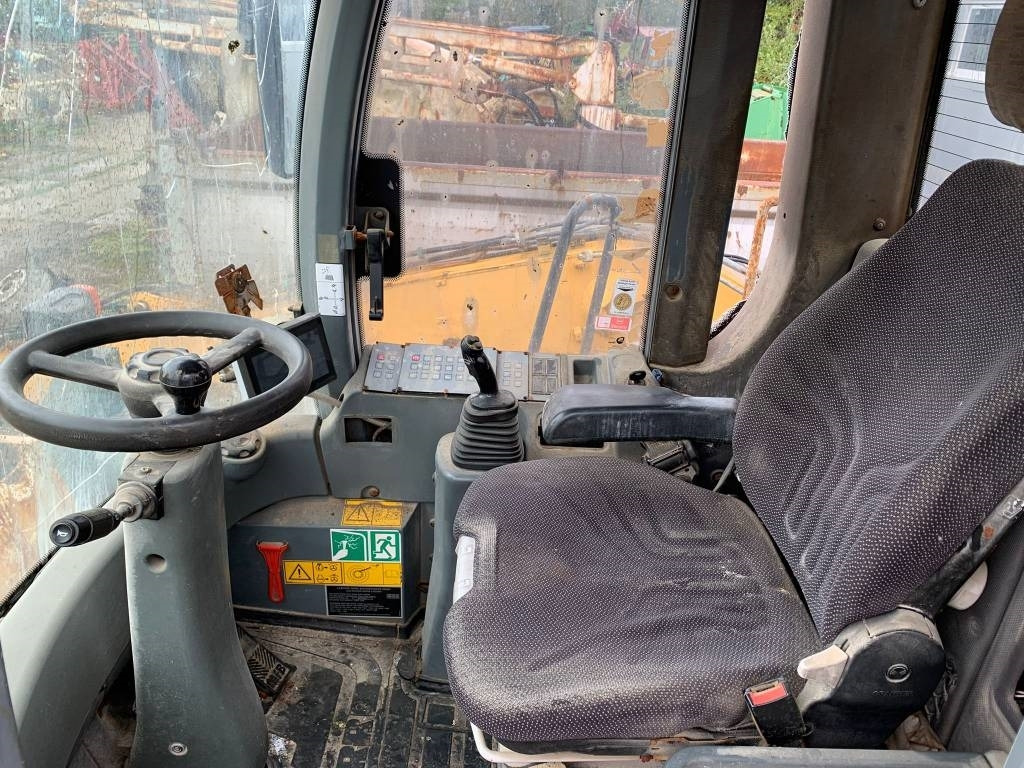 Liebherr L 550 2Plus2 FOR PARTS - Riteņu iekrāvējs: foto 5 Liebherr L 550 2Plus2 FOR PARTS - Riteņu iekrāvējs: foto 5