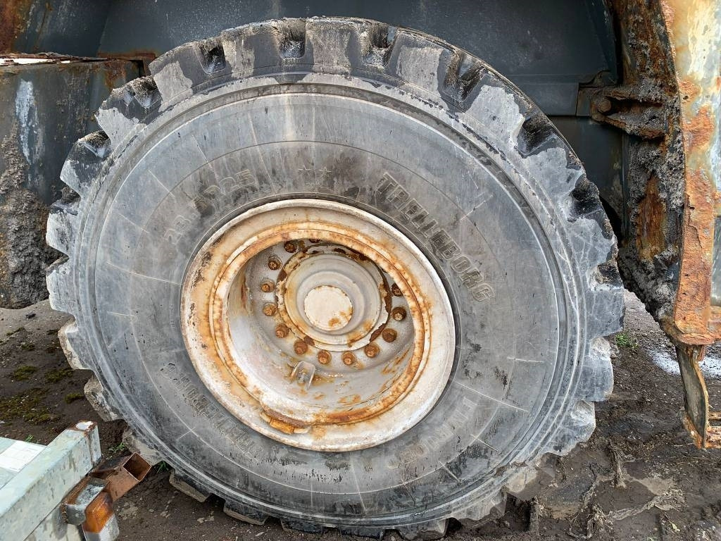 Liebherr L 550 2Plus2 FOR PARTS - Riteņu iekrāvējs: foto 4 Liebherr L 550 2Plus2 FOR PARTS - Riteņu iekrāvējs: foto 4