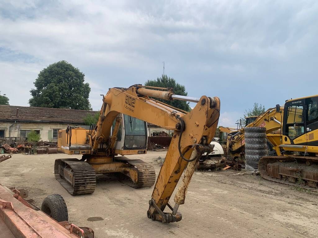 Liebherr R902 For Parts - Kāpurķēžu ekskavators: foto 4 Liebherr R902 For Parts - Kāpurķēžu ekskavators: foto 4